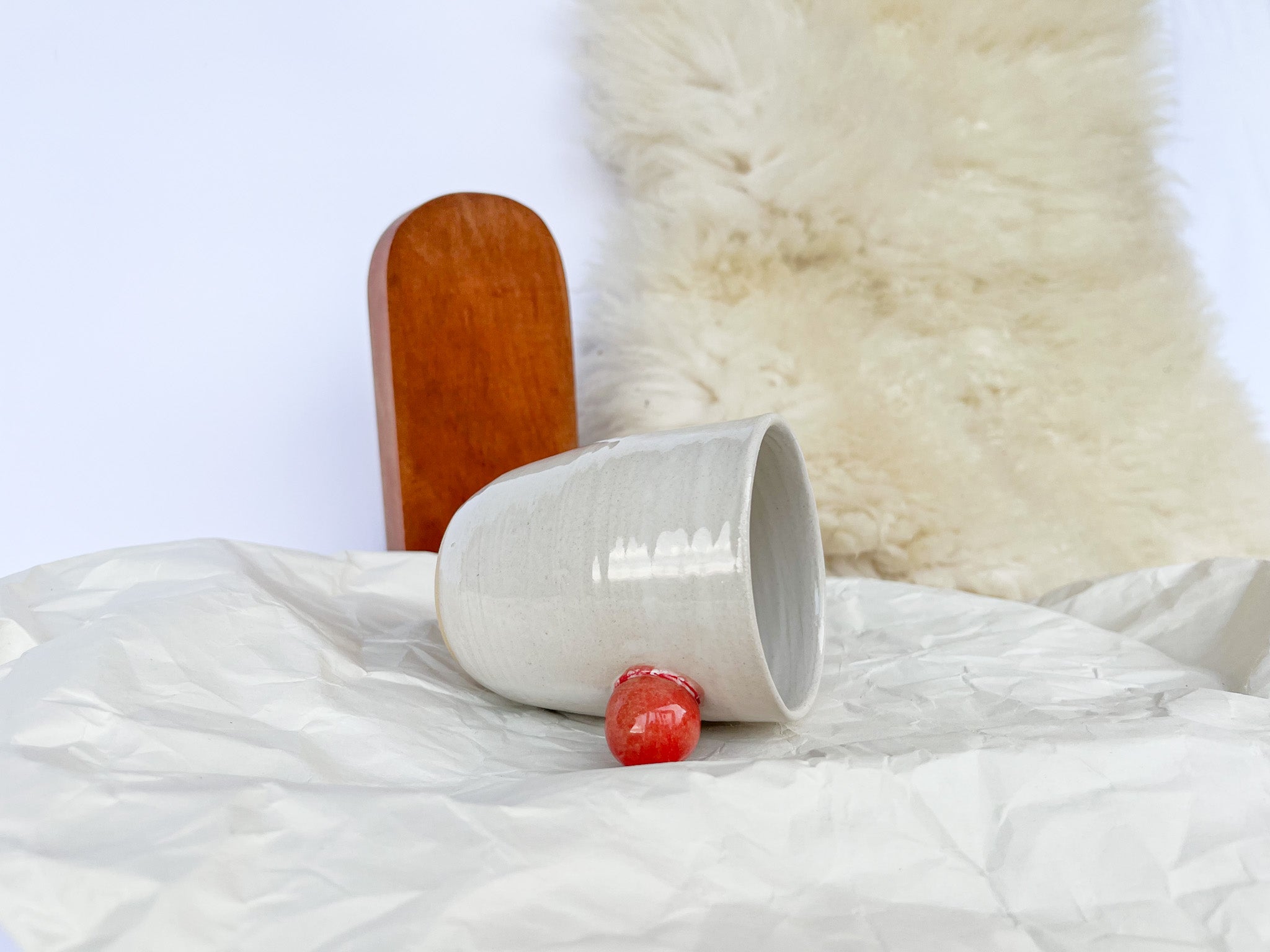 BELA skodelica z rdečo VELIKA