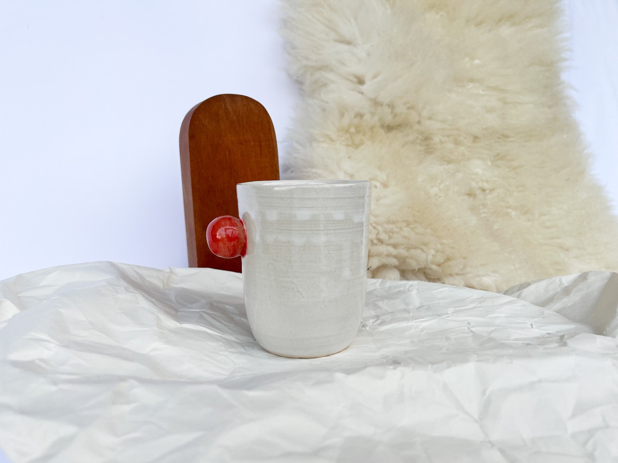 BELA skodelica z rdečo VELIKA