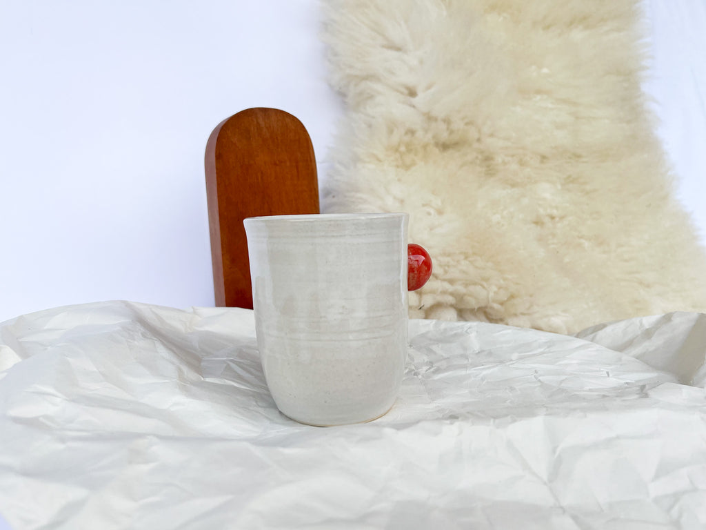 BELA skodelica z rdečo VELIKA