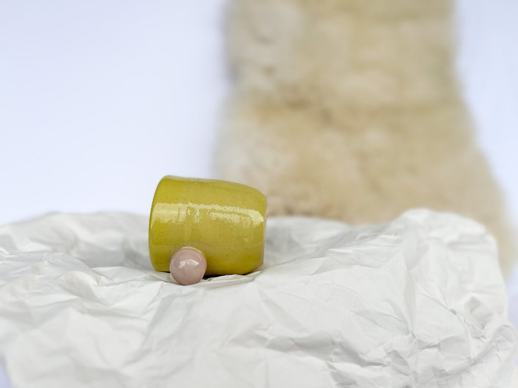 RUMENA skodelica z roza MINI