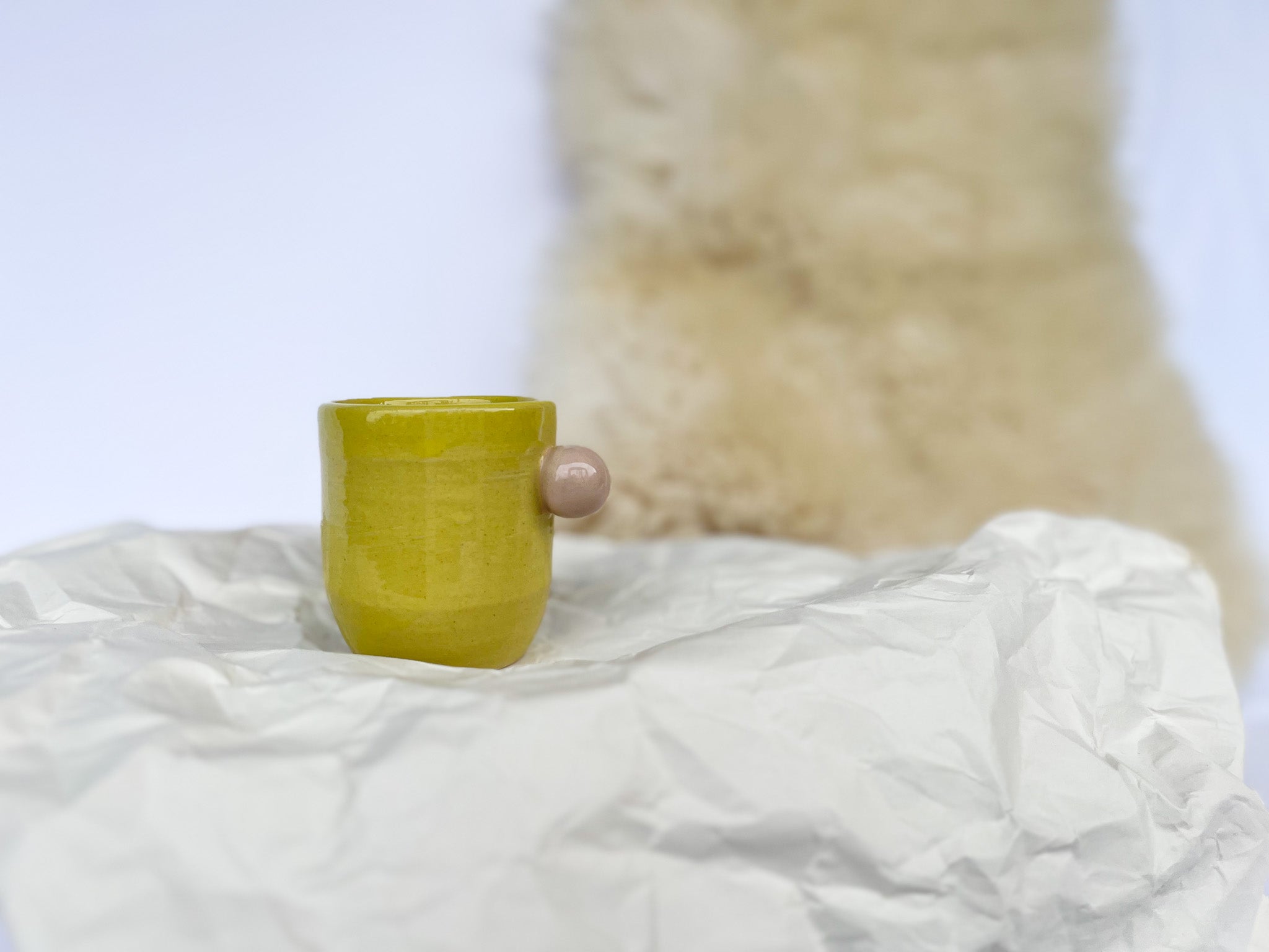 RUMENA skodelica z roza MINI