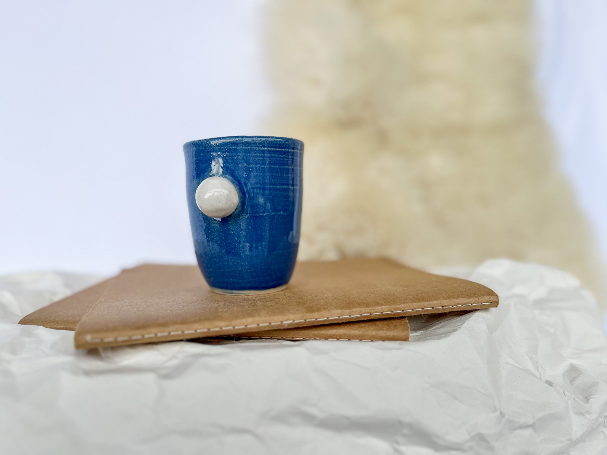 MODRA skodelica z belo VELIKA