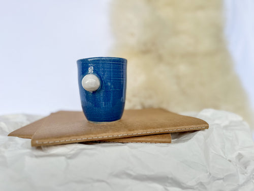 MODRA skodelica z belo VELIKA