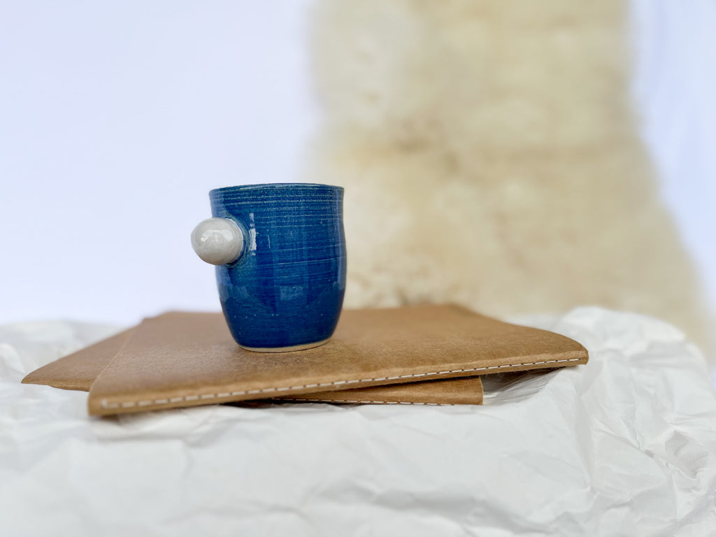 MODRA skodelica z belo VELIKA