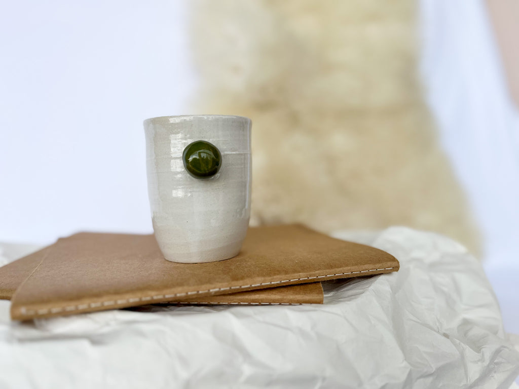 BELA skodelica z zeleno VELIKA