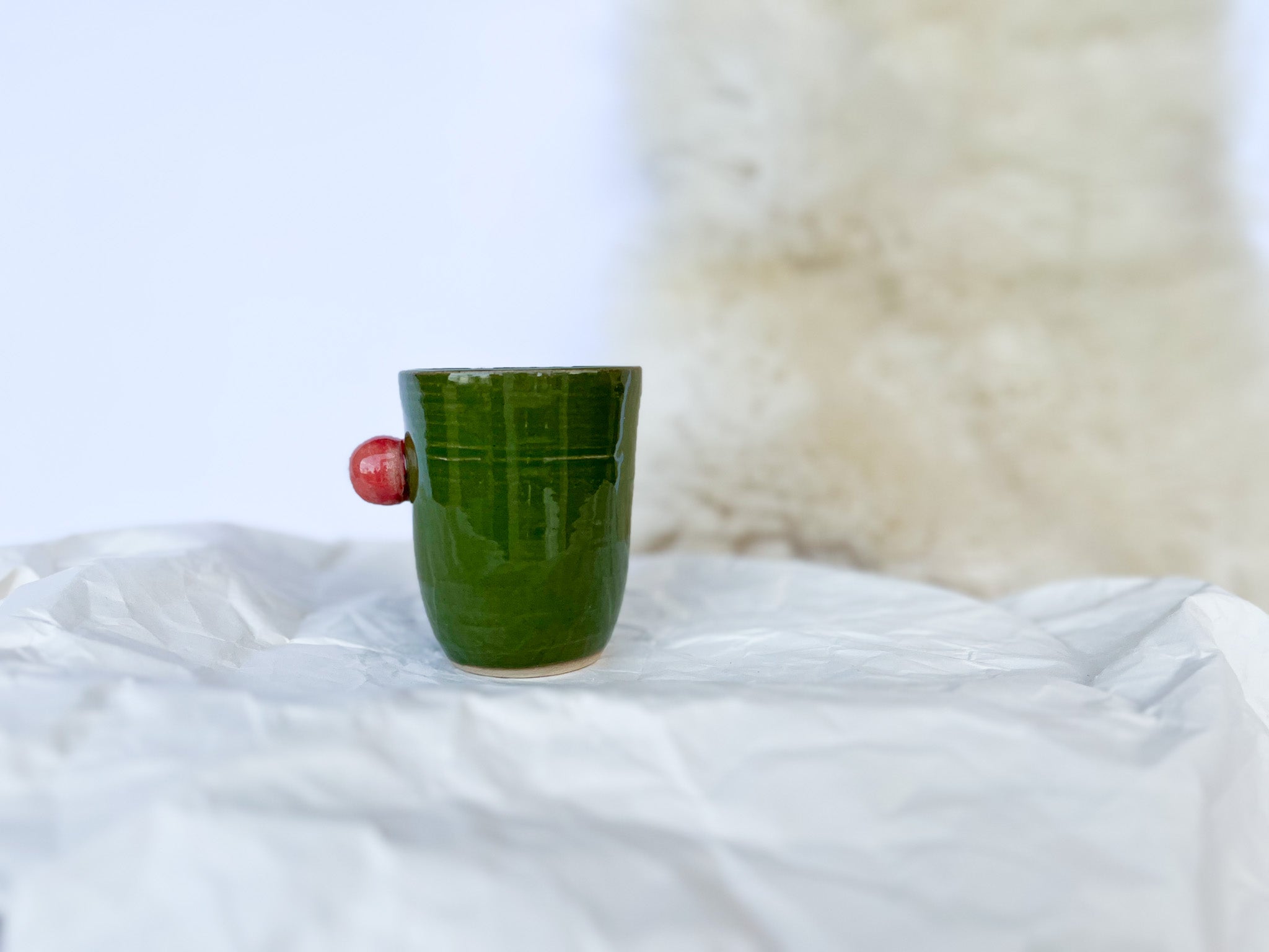 ZELENA skodelica z rdečo SREDNJA