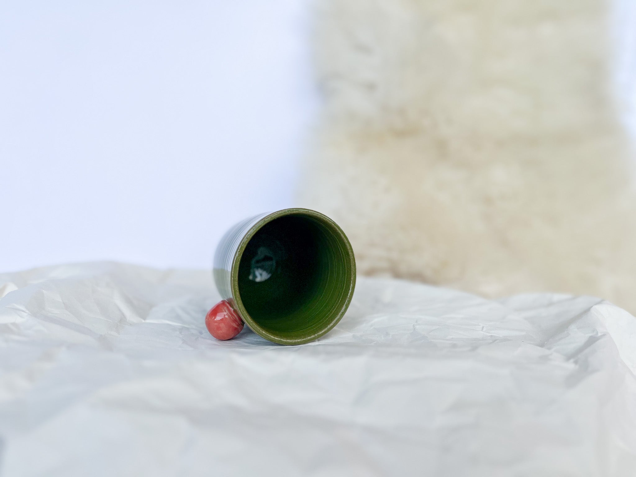 ZELENA skodelica z rdečo VELIKA