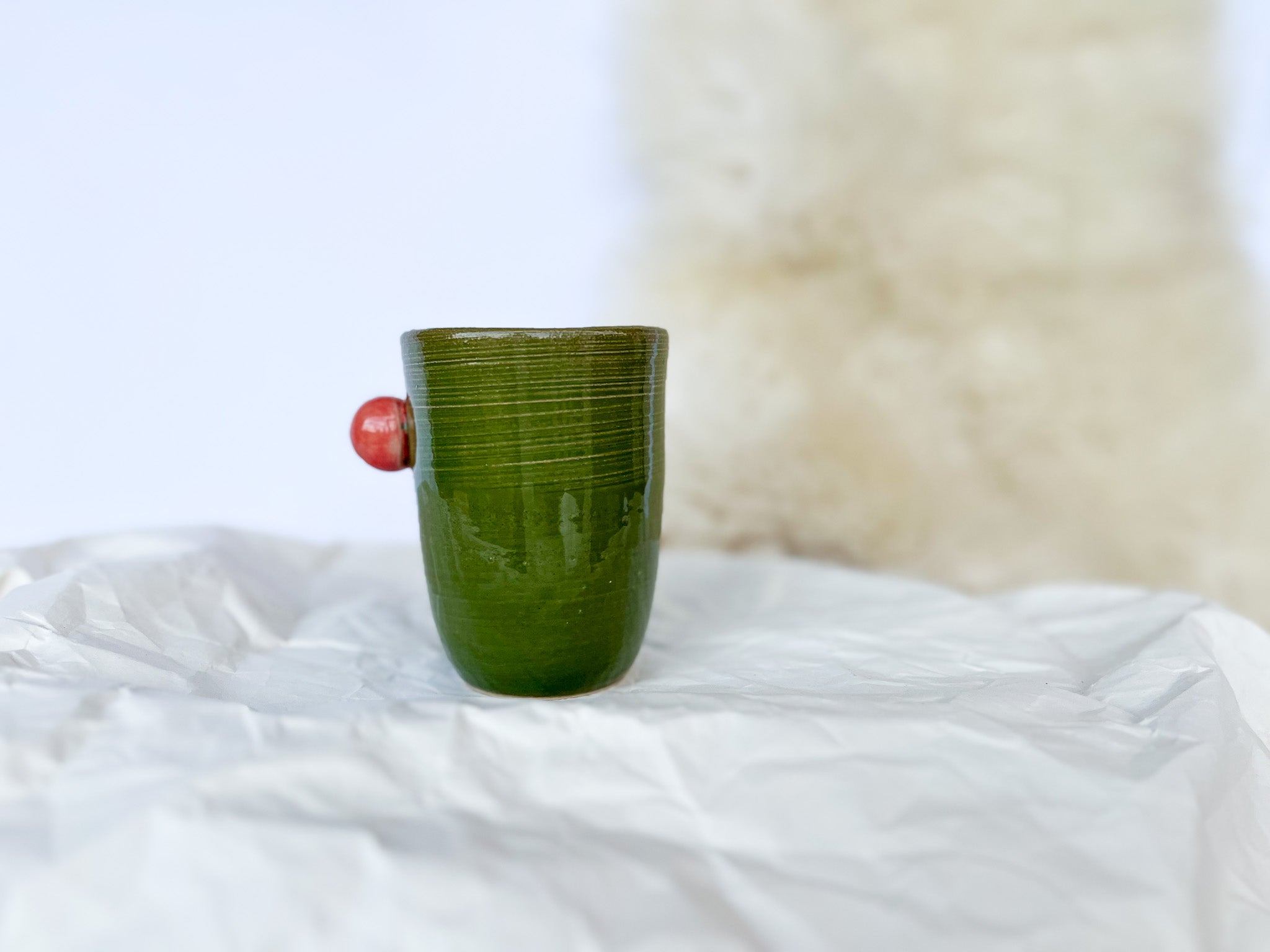 ZELENA skodelica z rdečo VELIKA